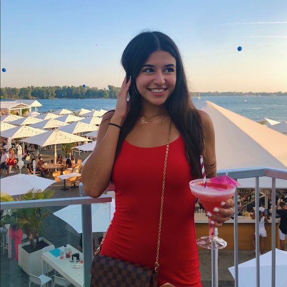 🎀Meet your Posher, Zoe🎀 - Picture 2 of 3